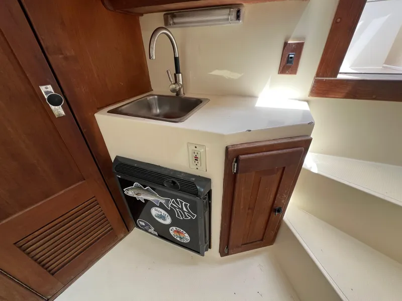 Slide: The Image of Albemarle 305 Express Fisherman 1997 - 15