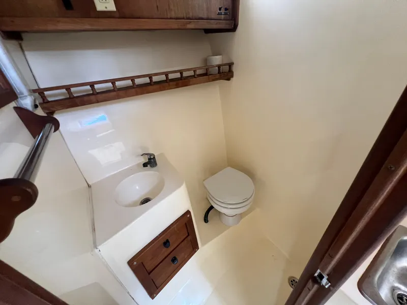 Slide: The Image of Albemarle 305 Express Fisherman 1997 - 18