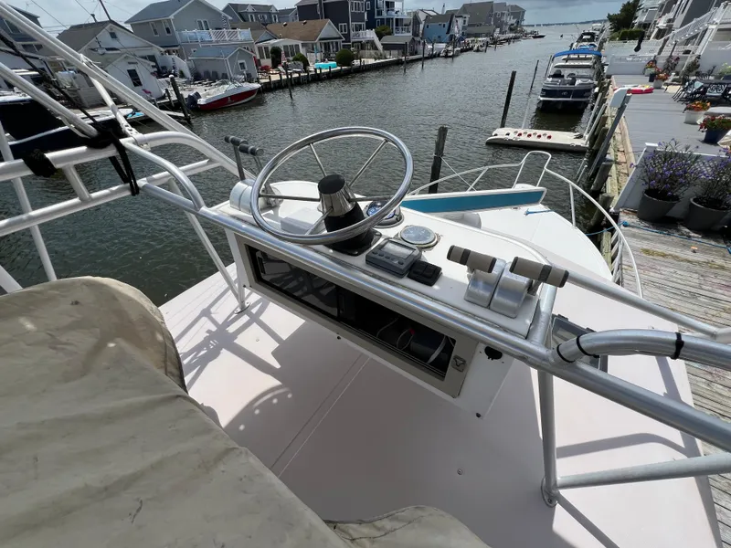 Slide: The Image of Albemarle 305 Express Fisherman 1997 - 21