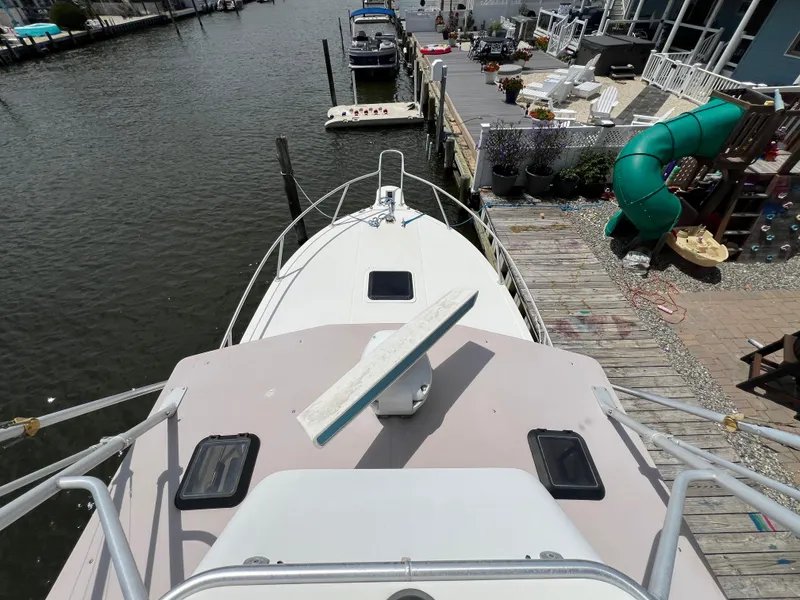 Slide: The Image of Albemarle 305 Express Fisherman 1997 - 22