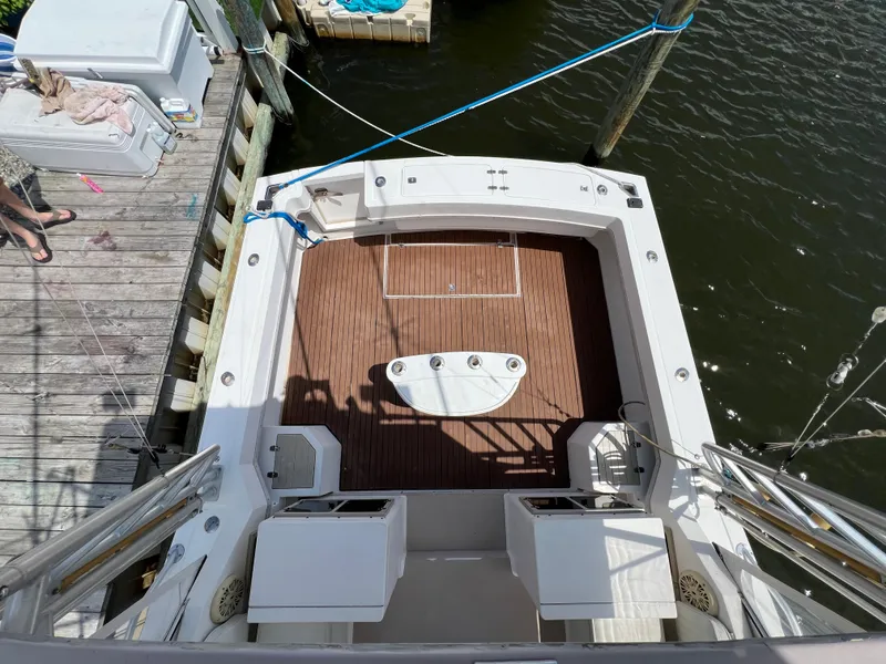 Slide: The Image of Albemarle 305 Express Fisherman 1997 - 23