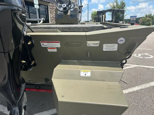 Slide: The Image of Tracker GRIZZLY 1860 CC W/60 HP 2026 - 9