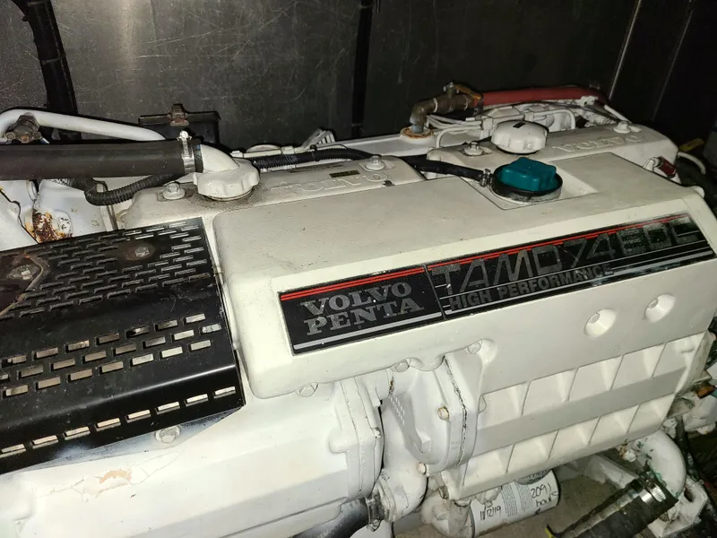 Slide: The Image of Volvo Penta TAMD74 engine in a 2001 Carver 506 Motor Yacht. - 41