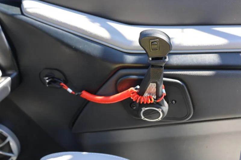 Slide: The Image of 2021 Tigé 22RZX boat throttle control with safety lanyard. - 47