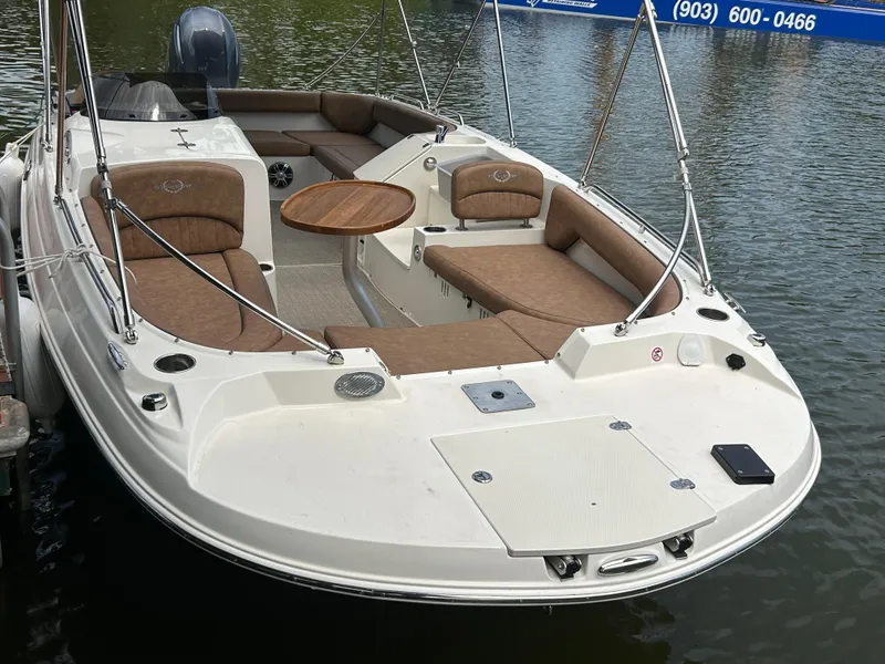 Slide: The Image of Stingray 212 SC 2022 - 105