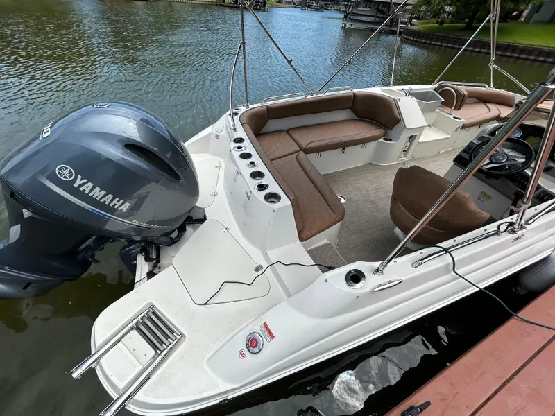 Slide: The Image of Stingray 212 SC 2022 - 106