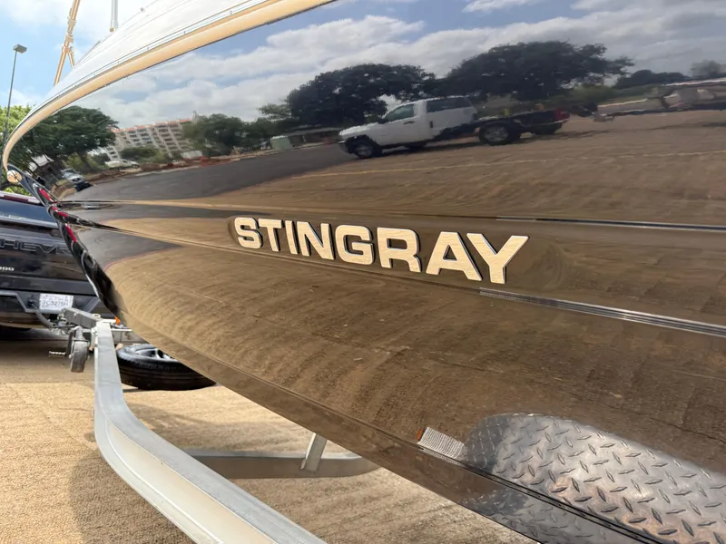 Slide: The Image of 2022 Stingray 212 SC boat on trailer, side view with logo. - 17