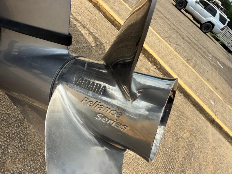 Slide: The Image of Yamaha Reliance Series propeller on 2022 Stingray 212 SC boat. - 23