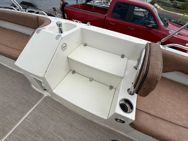 Slide: The Image of Stingray 212 SC 2022 - 55