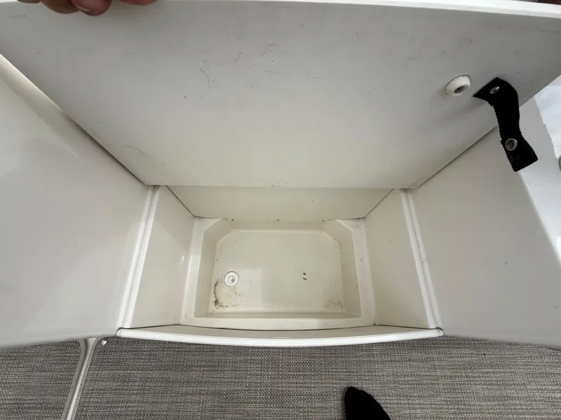 Slide: The Image of Stingray 212 SC 2022 - 57