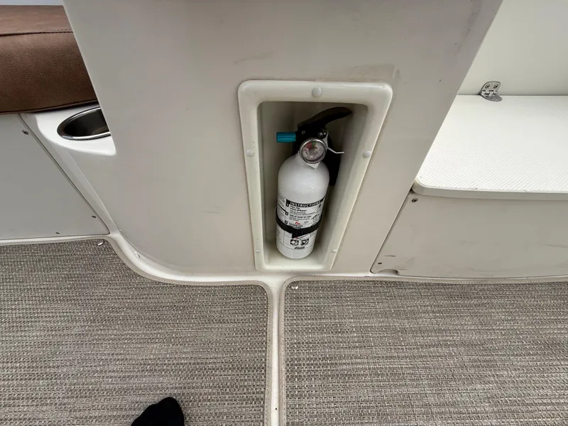 Slide: The Image of Stingray 212 SC 2022 - 60