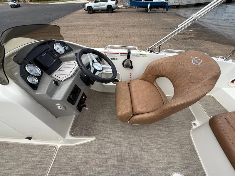 Slide: The Image of Stingray 212 SC 2022 - 63