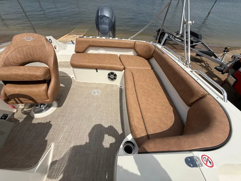 Slide: The Image of Stingray 212 SC 2022 - 67