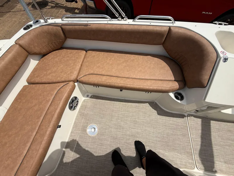 Slide: The Image of Stingray 212 SC 2022 - 68