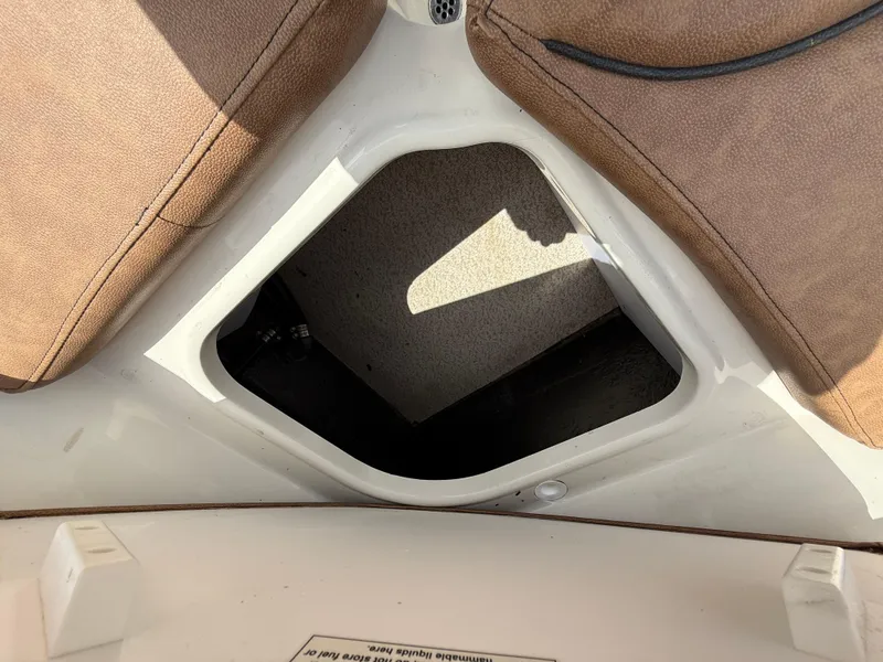 Slide: The Image of Stingray 212 SC 2022 - 70