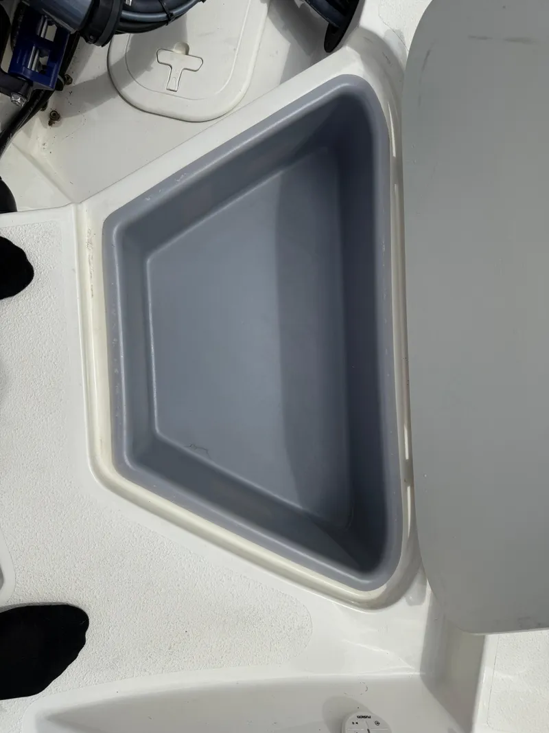 Slide: The Image of Stingray 212 SC 2022 - 77