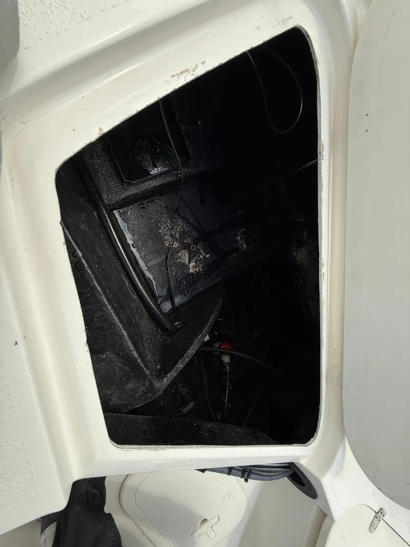 Slide: The Image of Stingray 212 SC 2022 - 79