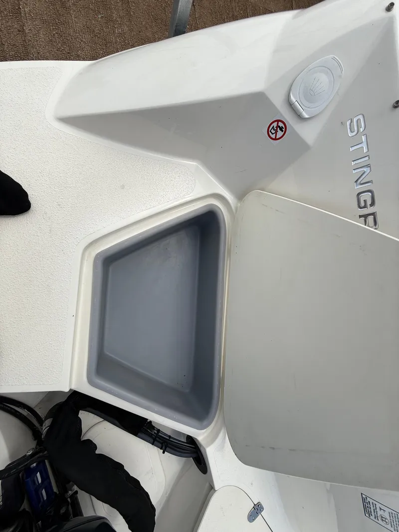 Slide: The Image of Stingray 212 SC 2022 - 80