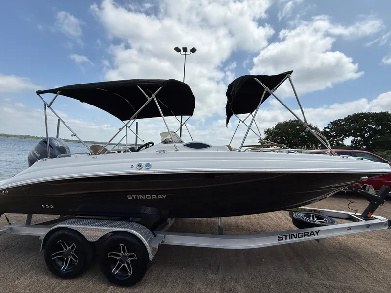 Slide: The Image of Stingray 212 SC 2022 - 85