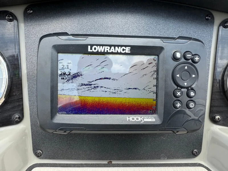 Slide: The Image of Stingray 212 SC 2022 - 87