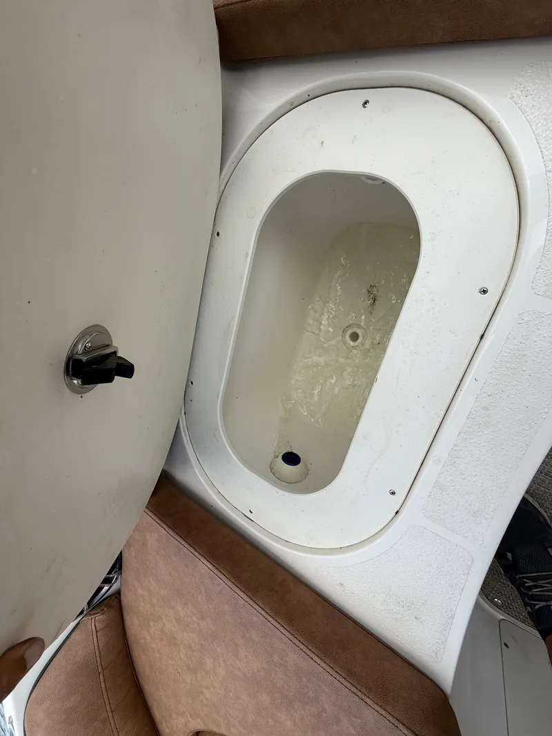 Slide: The Image of Stingray 212 SC 2022 - 90