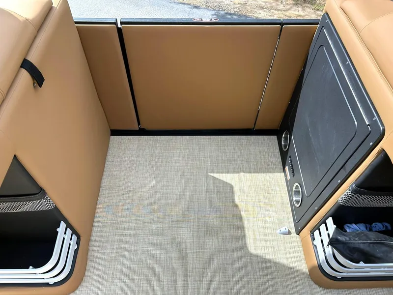 Slide: The Image of Harris Grand Mariner 230 2023 - 50