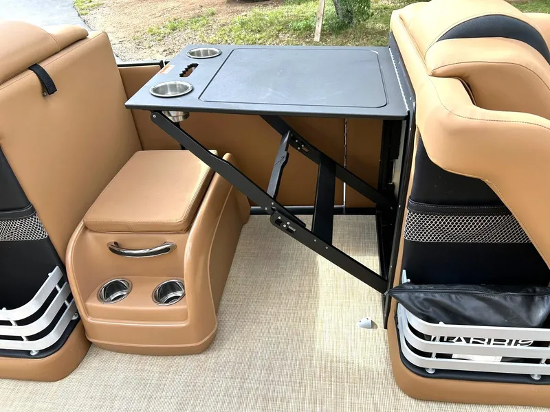 Slide: The Image of Harris Grand Mariner 230 2023 - 51