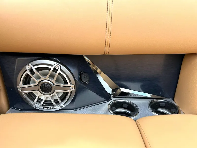 Slide: The Image of Harris Grand Mariner 230 2023 - 53