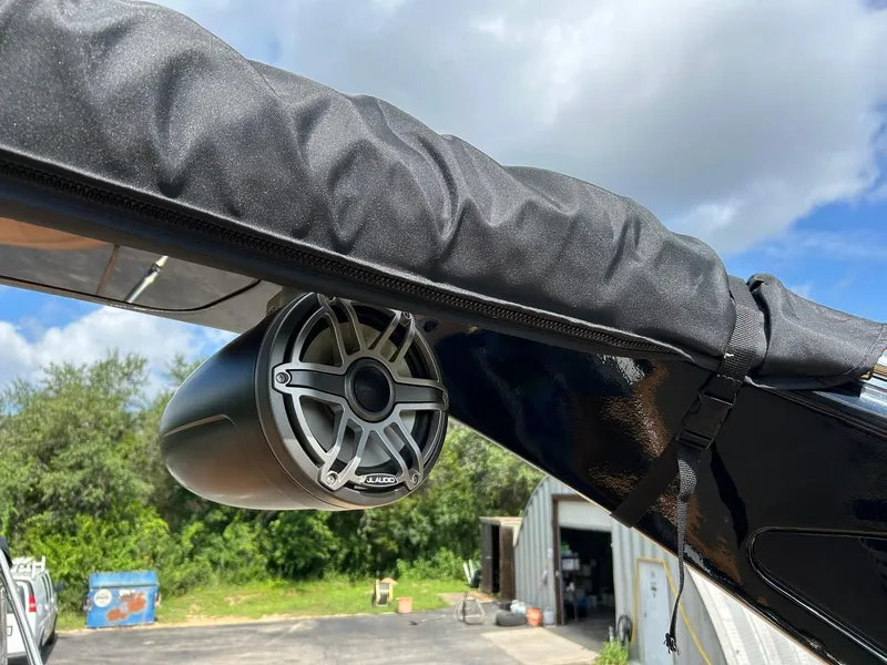 Slide: The Image of Harris Grand Mariner 230 2023 - 56