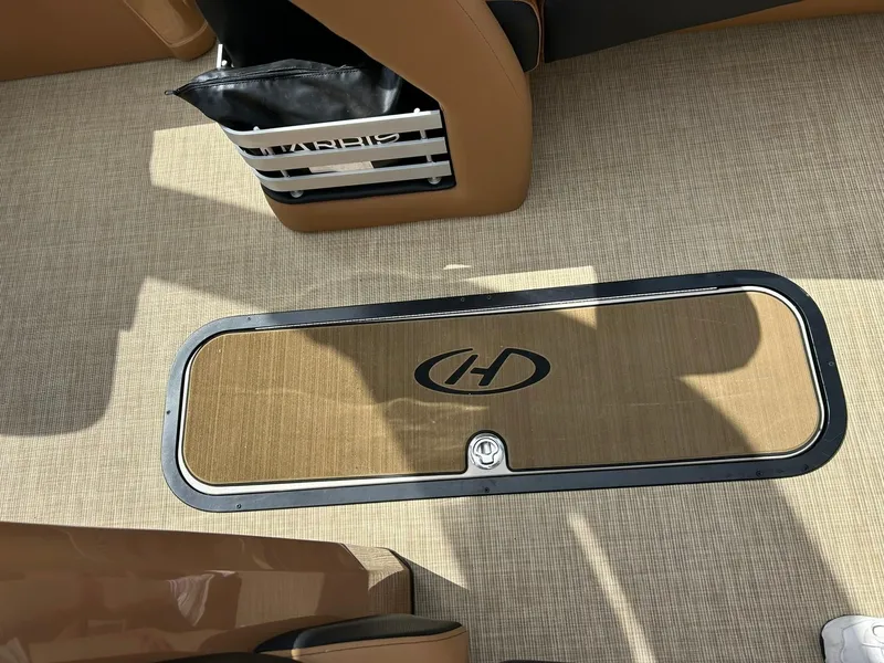 Slide: The Image of Harris Grand Mariner 230 2023 - 59