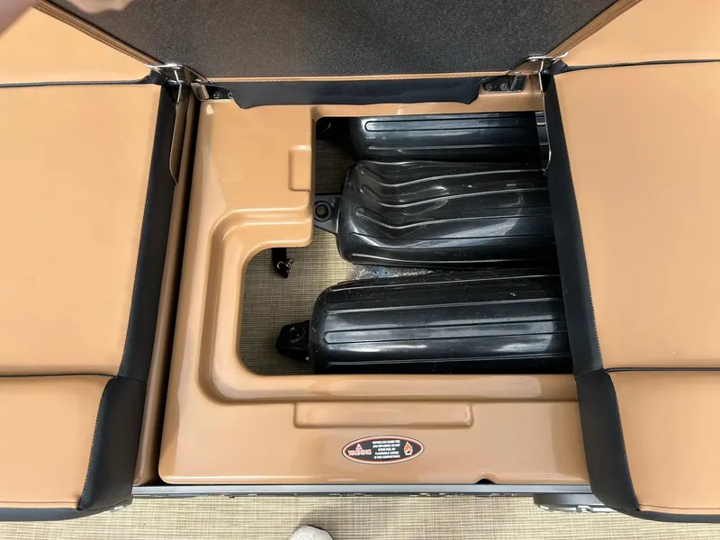 Slide: The Image of Harris Grand Mariner 230 2023 - 60