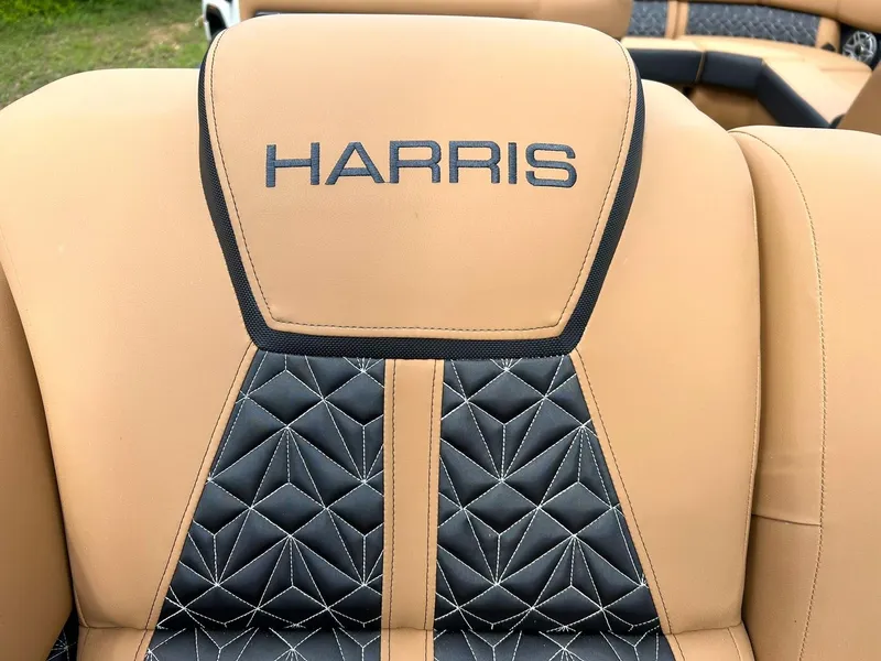 Slide: The Image of Harris Grand Mariner 230 2023 - 62