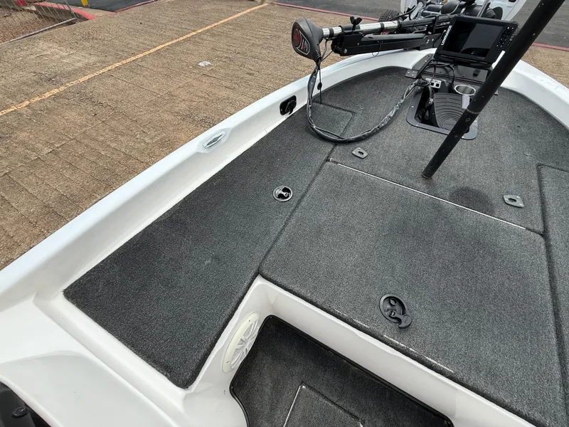 Slide: The Image of Deck of a 2003 Skeeter SX190 boat with fishing gear. - 29