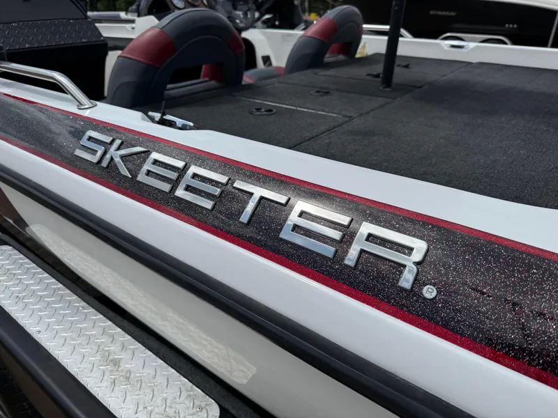Slide: The Image of Empty storage compartment in 2003 Skeeter SX190 boat. - 45