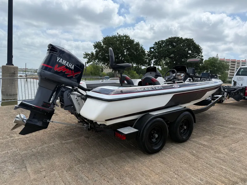 Slide: The Image of Yamaha VMAX 150 outboard motor on Skeeter SX190 boat, 2003 model. - 49