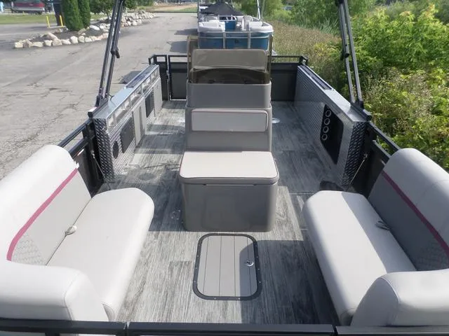 Slide: The Image of Angler 8522 Fish N Cruise 2024 - 3