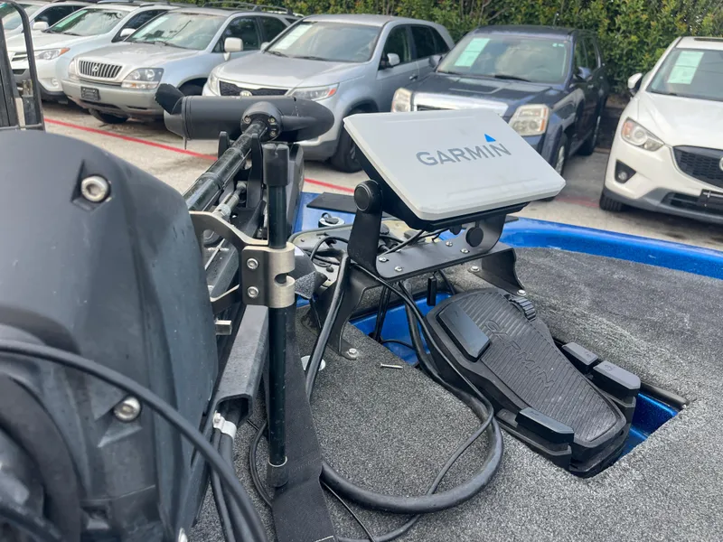 Slide: The Image of 2018 Skeeter ZX190 boat with Garmin navigation system in parking lot. - 22