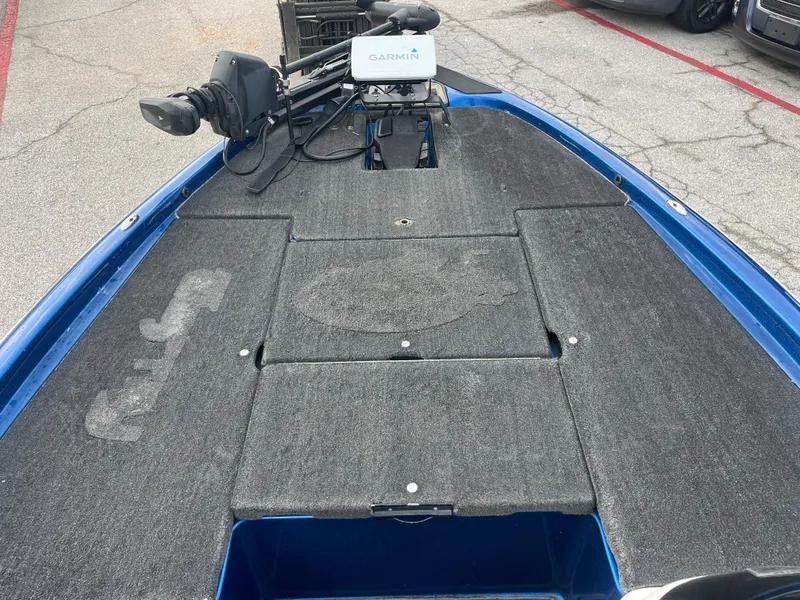 Slide: The Image of 2018 Skeeter ZX190 boat deck with Garmin equipment, blue exterior, parked on pavement. - 25