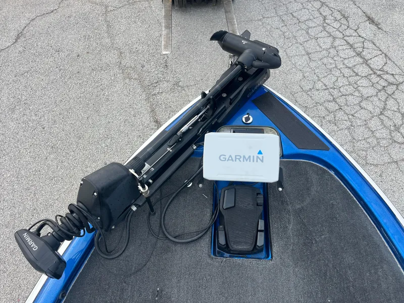 Slide: The Image of 2018 Skeeter ZX190 boat with Garmin trolling motor and navigation system on deck. - 26