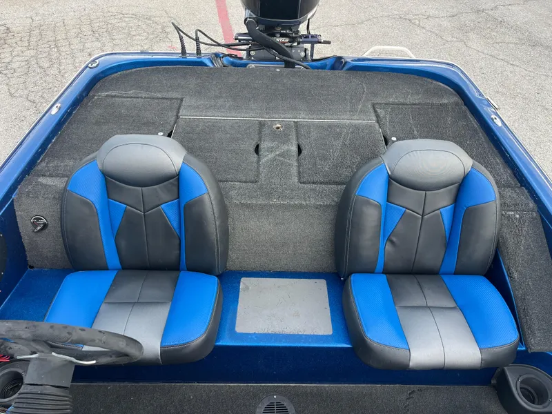 Slide: The Image of 2018 Skeeter ZX190 boat interior with blue and black seats, steering wheel visible. - 29