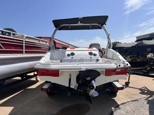 Slide: The Image of Tahoe 215 Xi 2017 - 4