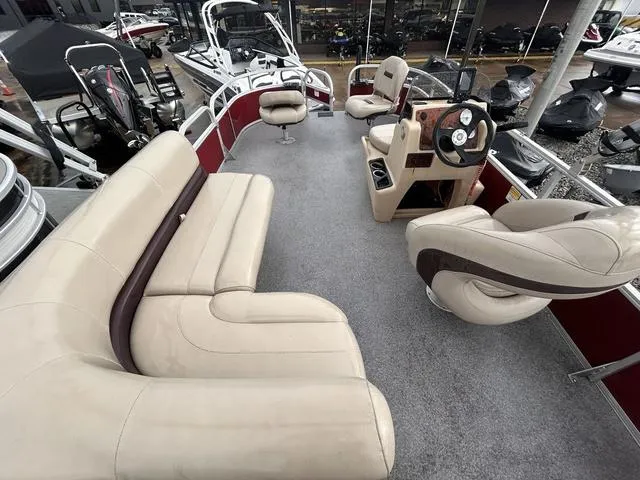 Slide: The Image of Sun Tracker Bass Buggy 18 DLX 2019 - 11