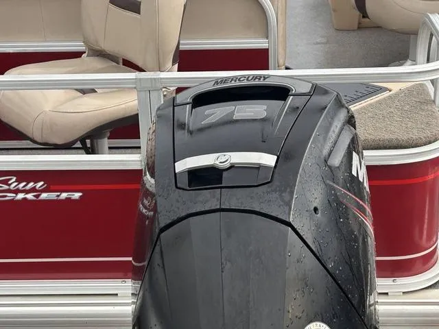 Slide: The Image of Sun Tracker Bass Buggy 18 DLX 2019 - 4