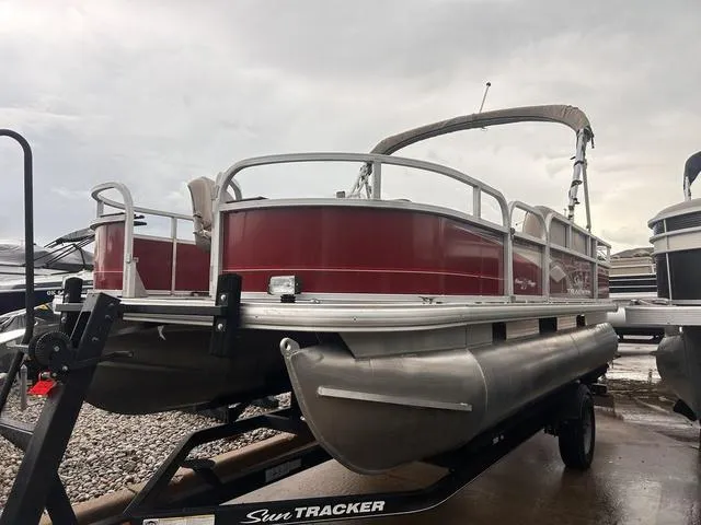 Slide: The Image of Sun Tracker Bass Buggy 18 DLX 2019 - 5