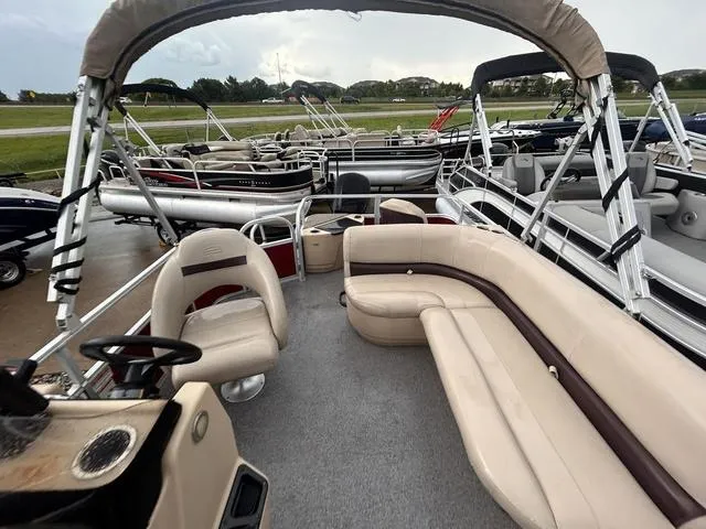 Slide: The Image of Sun Tracker Bass Buggy 18 DLX 2019 - 8