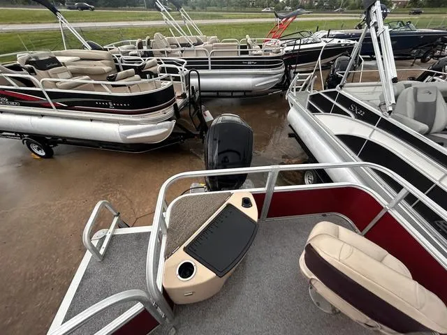 Slide: The Image of Sun Tracker Bass Buggy 18 DLX 2019 - 9