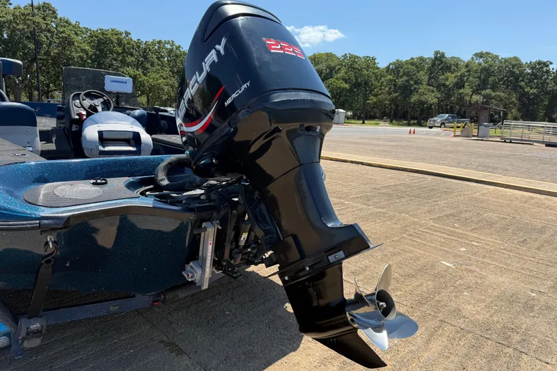 Slide: The Image of 1999 Ranger 620VS Fisherman boat with Mercury 225 outboard motor on a sunny day. - 16