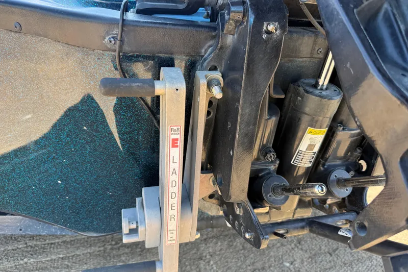 Slide: The Image of Close-up of 1999 Ranger 620VS Fisherman boat ladder and hydraulic system. - 20