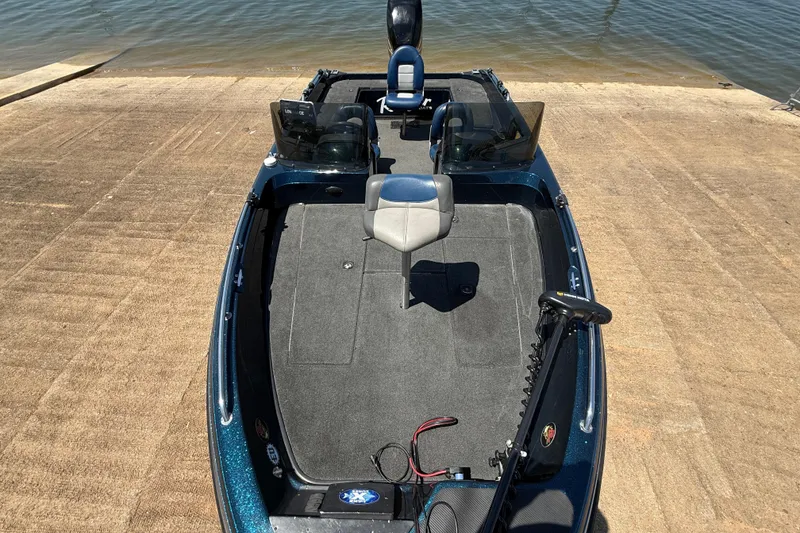 Slide: The Image of 1999 Ranger 620VS Fisherman boat on a concrete ramp by the water. - 29