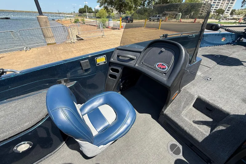 Slide: The Image of 1999 Ranger 620VS Fisherman boat interior with blue seat and console by the water. - 35